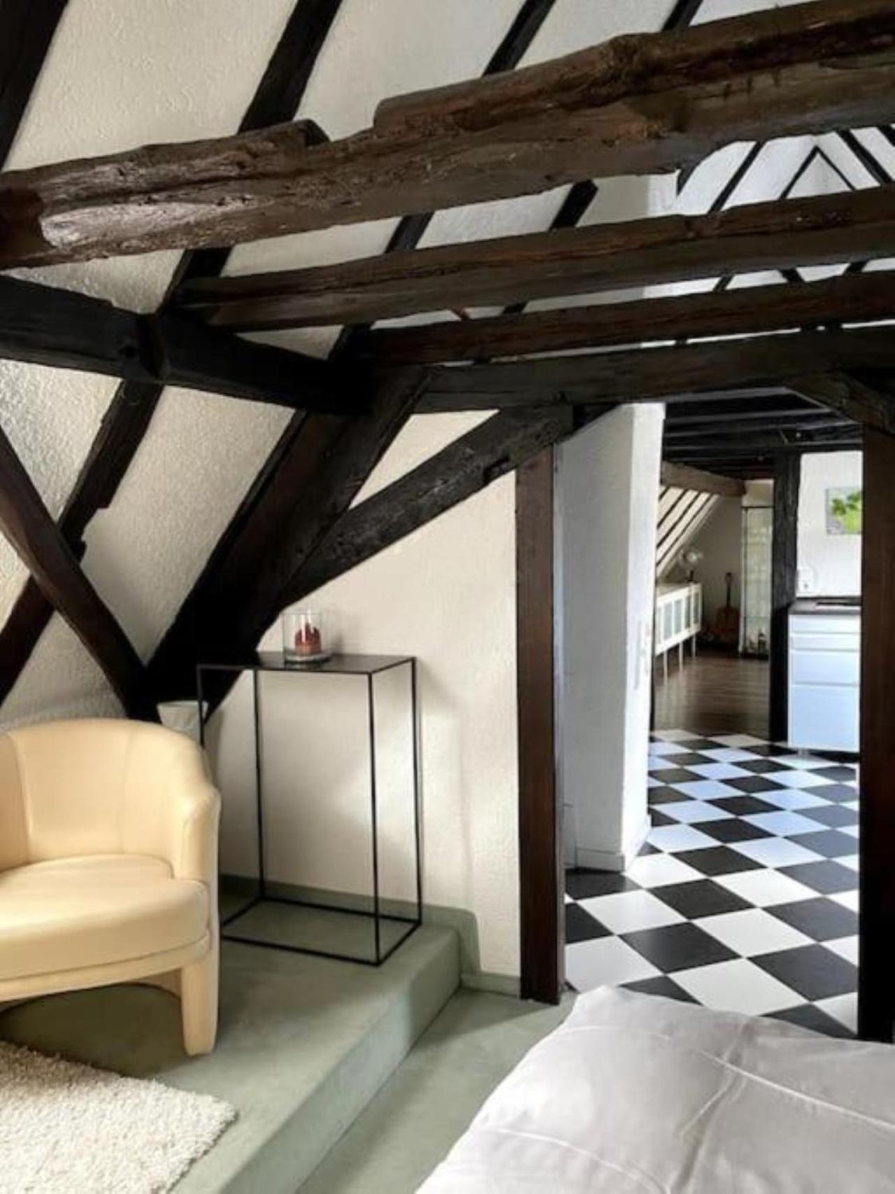 Ferienwohnung Im 'Schmoller - Hof' Нойштадт-ан-дер-Вайнштрасе Экстерьер фото