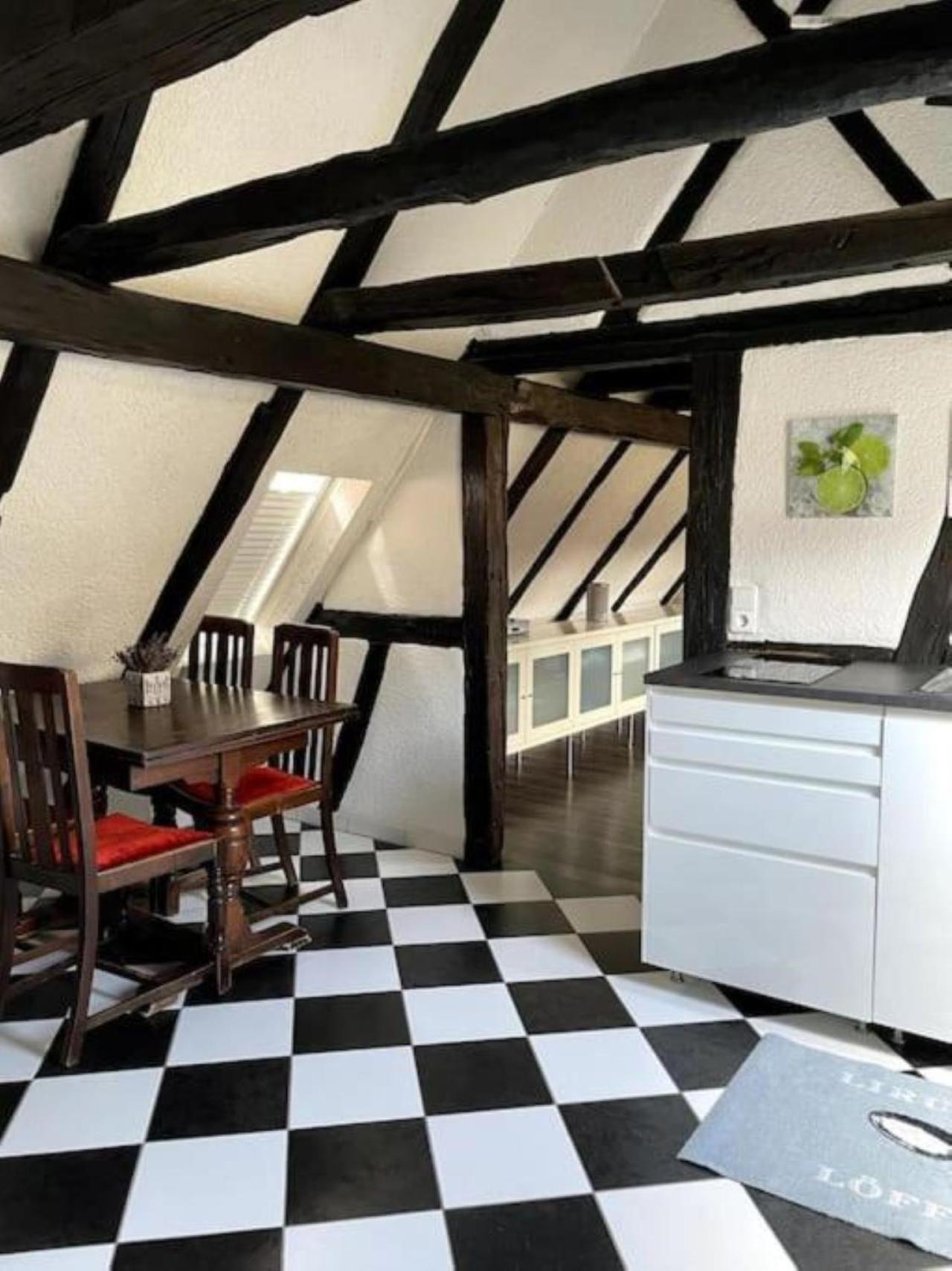 Ferienwohnung Im 'Schmoller - Hof' Нойштадт-ан-дер-Вайнштрасе Экстерьер фото